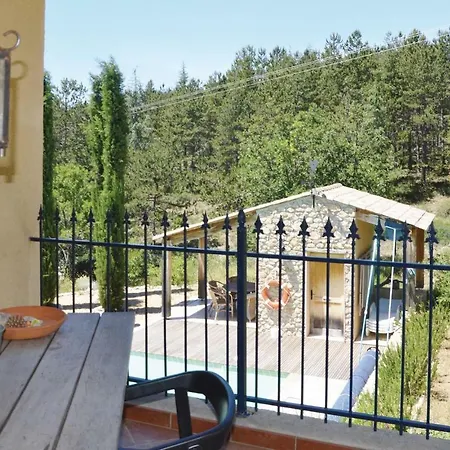 Four-bedroom Holiday In St. Etienne Les Orgues Prázdninový dům Saint-Étienne-les-Orgues