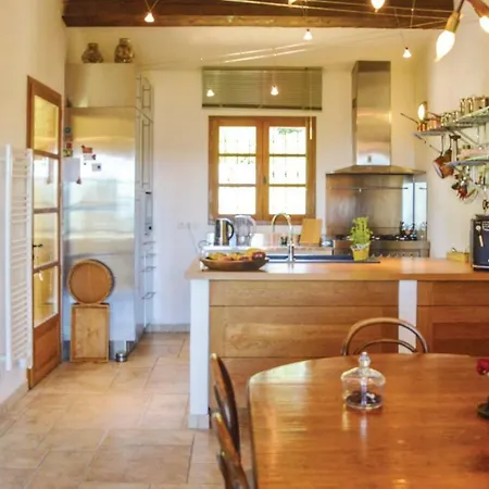 Four-bedroom Holiday In St. Etienne Les Orgues * Saint-Étienne-les-Orgues